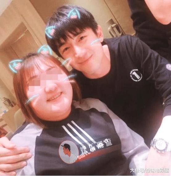 林更新参加小学同学聚会，校草级别颜值，对比同学显得鹤立鸡群