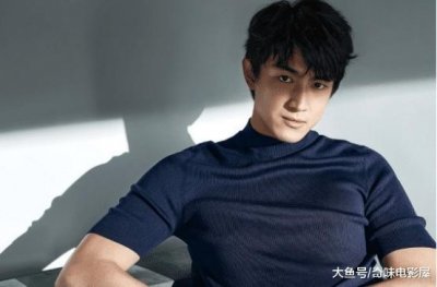 ​林更新参加小学同学聚会，校草级别颜值，对比同学显得鹤立鸡群