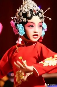 ​当年梨园春的小擂主如今怎样了？孔莹读研究生，而她走向人生巅峰