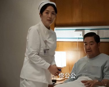 ​老牛吃嫩草！70岁还在努力拍吻戏，如今的张国立也成了“万人嫌”