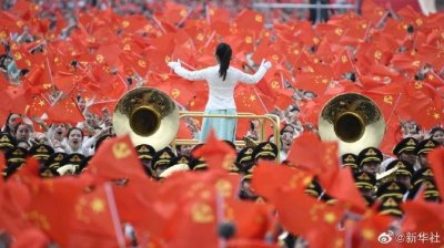 ​揭秘｜广场上3000人合唱“神同步”，靠的是14个分指挥