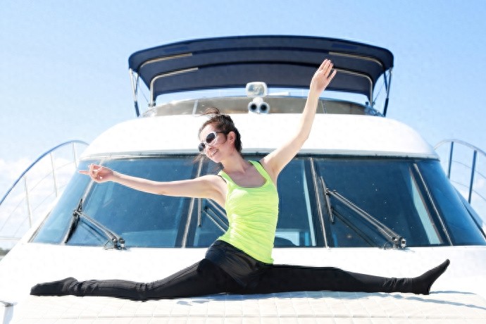 40+李冰冰穿比基尼秀身材，身材打扮似少女！