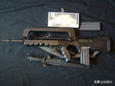 ​外观神似95式，特立独行的FAMAS自动步枪，连法国自己也不再装备
