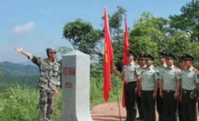 ​法卡山血战：解放军用血肉之躯，扛住了13000名越军自杀式的袭击