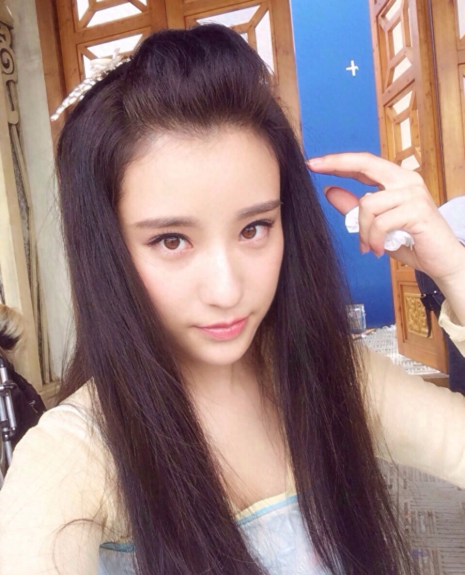 有“北电最美女生”之称的鲍天琦像是一张白纸，可塑性很强