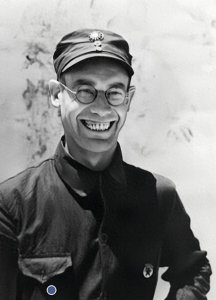 ​遵义会议后，邓发命令张耀祠：看住李德，不要让他自杀