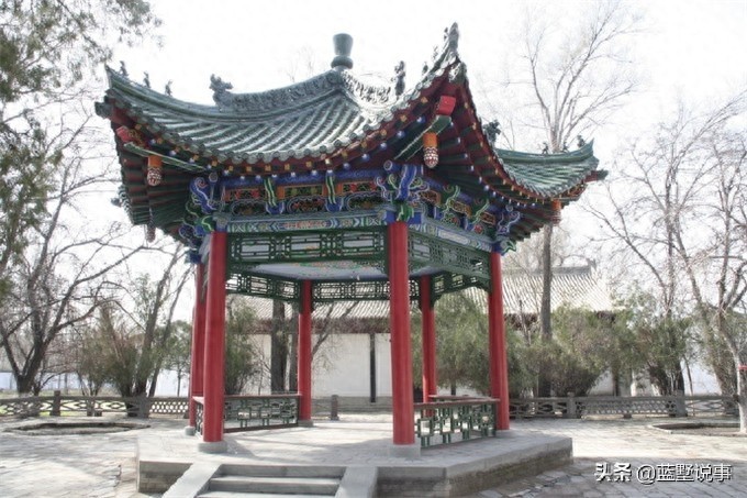 始于乾隆年的伊犁将军府,后来的林则徐、邓廷桢也留下业绩