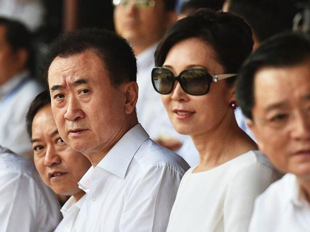 谁是王思聪的亲生妈妈（曝王思聪妈妈自掏1亿救儿）(2)