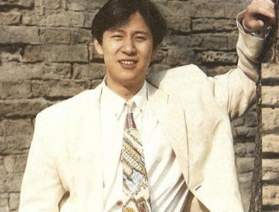 ​解晓东：曾上14年春晚，巅峰时隐退，遇困有妻相伴，现今生活幸福