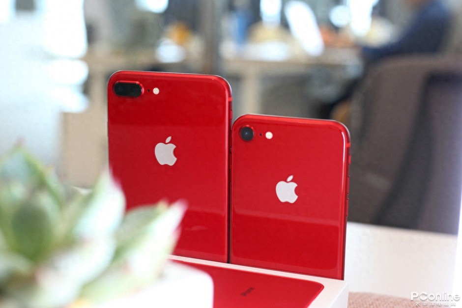 红色iPhone 8：鲜艳透亮，非常抢眼