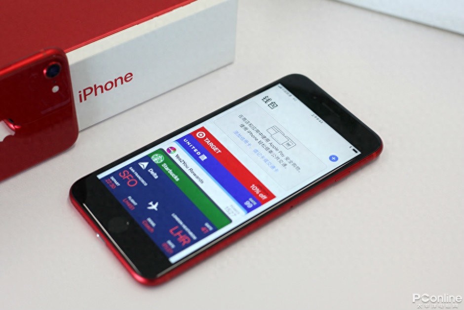 红色iPhone 8：鲜艳透亮，非常抢眼