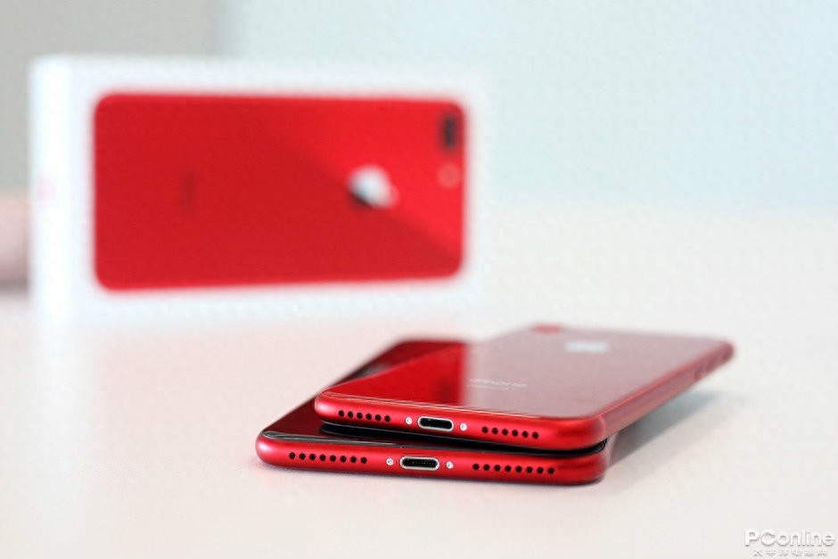 红色iPhone 8：鲜艳透亮，非常抢眼