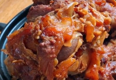 ​东北酱骨头，直接放酱就错了，学会这秘制做法，颜色红亮香味浓