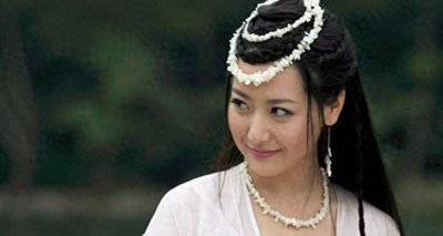 ​她因长相貌美，被六人轮番霸占，老了还被人抢夺