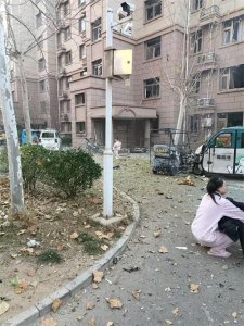 ​山东一小区突发烟花爆炸致1死，当地警方最新回应：未接到涉及刑案的信息