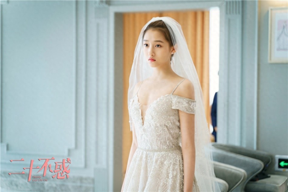 关晓彤的长款礼服造型，仙女气十足