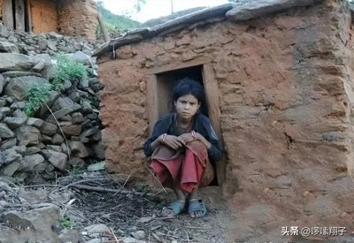 ​尼泊尔的月经羞辱：女性来例假被视为不吉利，每月都被迫放逐一次