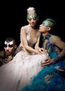 ​杨丽萍上台没穿衣服？服装都是彩绘的，镜头放大时太“抢眼”