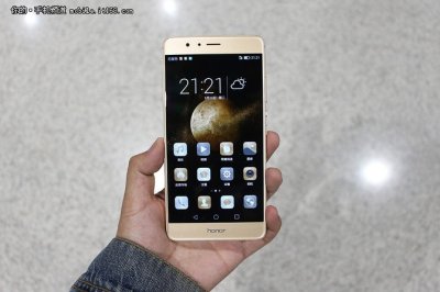 ​国产旗舰机的新势力，良心优品华为荣耀V8评测