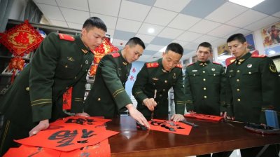 ​龙腾虎跃贺新春，军营“春联”里的年味儿别样浓
