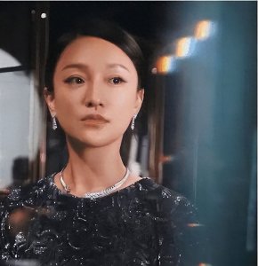 ​陈凯歌曾评价周迅：如果身高再多上10厘米，那么整个世界就是她