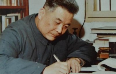 ​两弹元勋邓稼先：为研制第一颗原子弹、氢弹，隐姓埋名、无私奉献