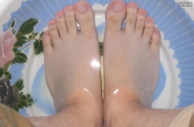 ​喝洗脚水治百病？ 养生馆为牟利忽悠诈骗老人