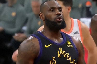 ​湖人不敌马刺！詹姆斯三次被打到眼睛，听听赛后怎么说