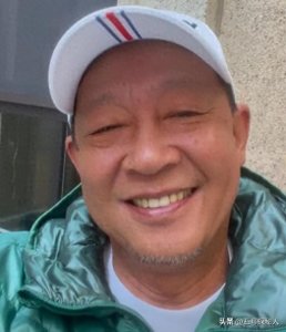 ​59岁王志文断崖式衰老，富婆娇妻却依旧漂亮，与17岁儿子像爷