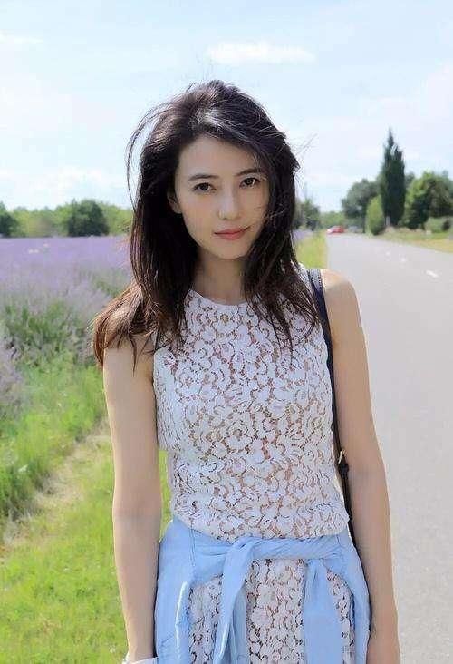 高圆圆在微博久违三个月晒出美照，少女元气更强，因为爱情呀