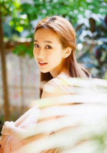 ​刘美含身高体重多少(童年女神“黑魔仙”刘美含近照曝光)