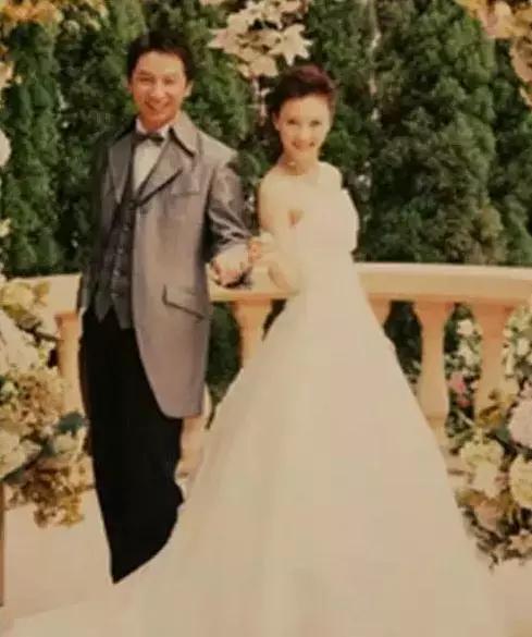 42岁乐珈彤生活近照：嫁给富商生活幸福安逸，两个儿子可爱帅气