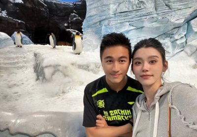 ​奚梦瑶何猷君游逛阿布扎比 二人海洋馆自拍秀恩爱