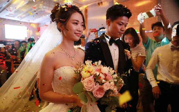 苏炳添身价多少亿一年收入多少 老婆是做什么的家庭背景曝光