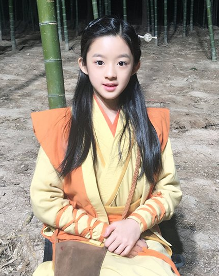 黄杨钿甜一年赚多少钱?黄杨钿甜个人资料被扒父母是哪里人?