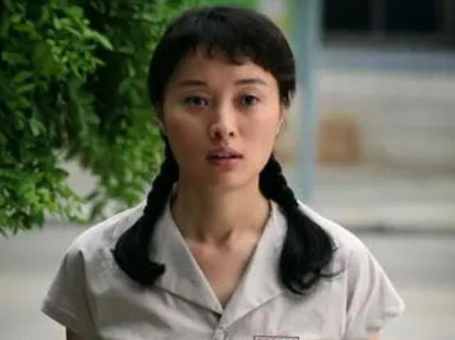 女演员吴越结婚了吗(吴越与男友人逛街笑容灿烂)