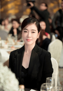 ​16岁被姜文意外带入行的左小青，44岁勇敢离婚，如今她怎么样了