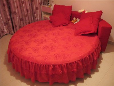 ​结婚前一晚需要压床吗有什么讲究 压床娃娃用完怎么处理能扔掉吗