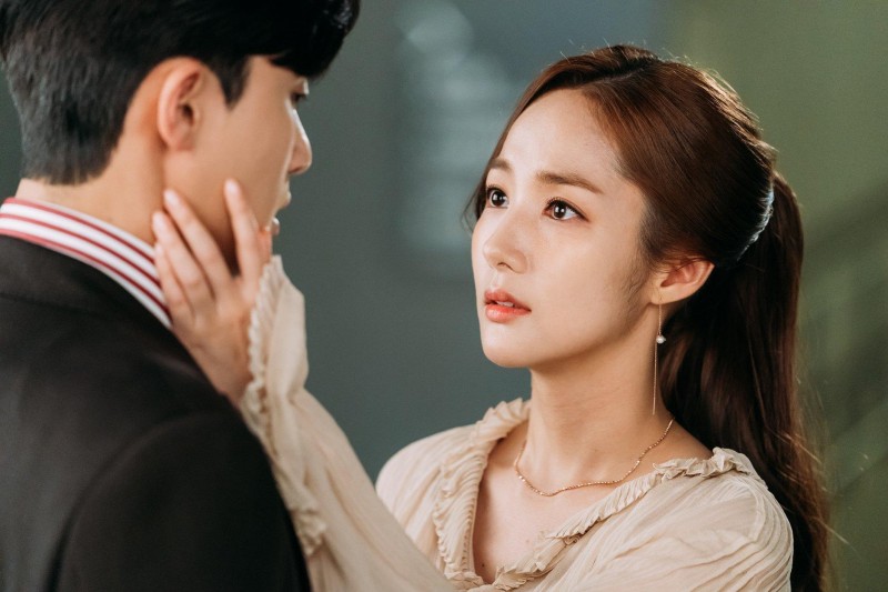 具荷拉整容威胁演艺事业(具荷拉大方承认整容问题)