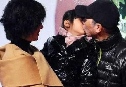 徐帆女儿徐朵身世为什么不姓冯从哪里领养的,徐帆为什么不生孩子?