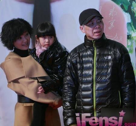 徐帆女儿徐朵身世为什么不姓冯从哪里领养的,徐帆为什么不生孩子?