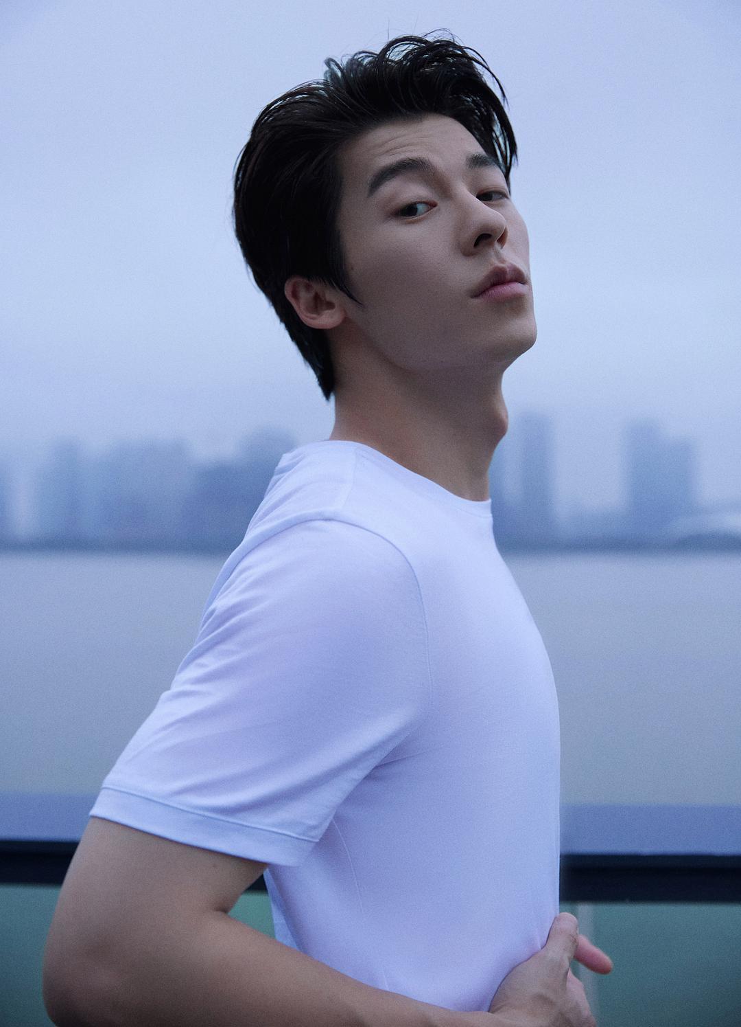 许光汉个人资料写真作品