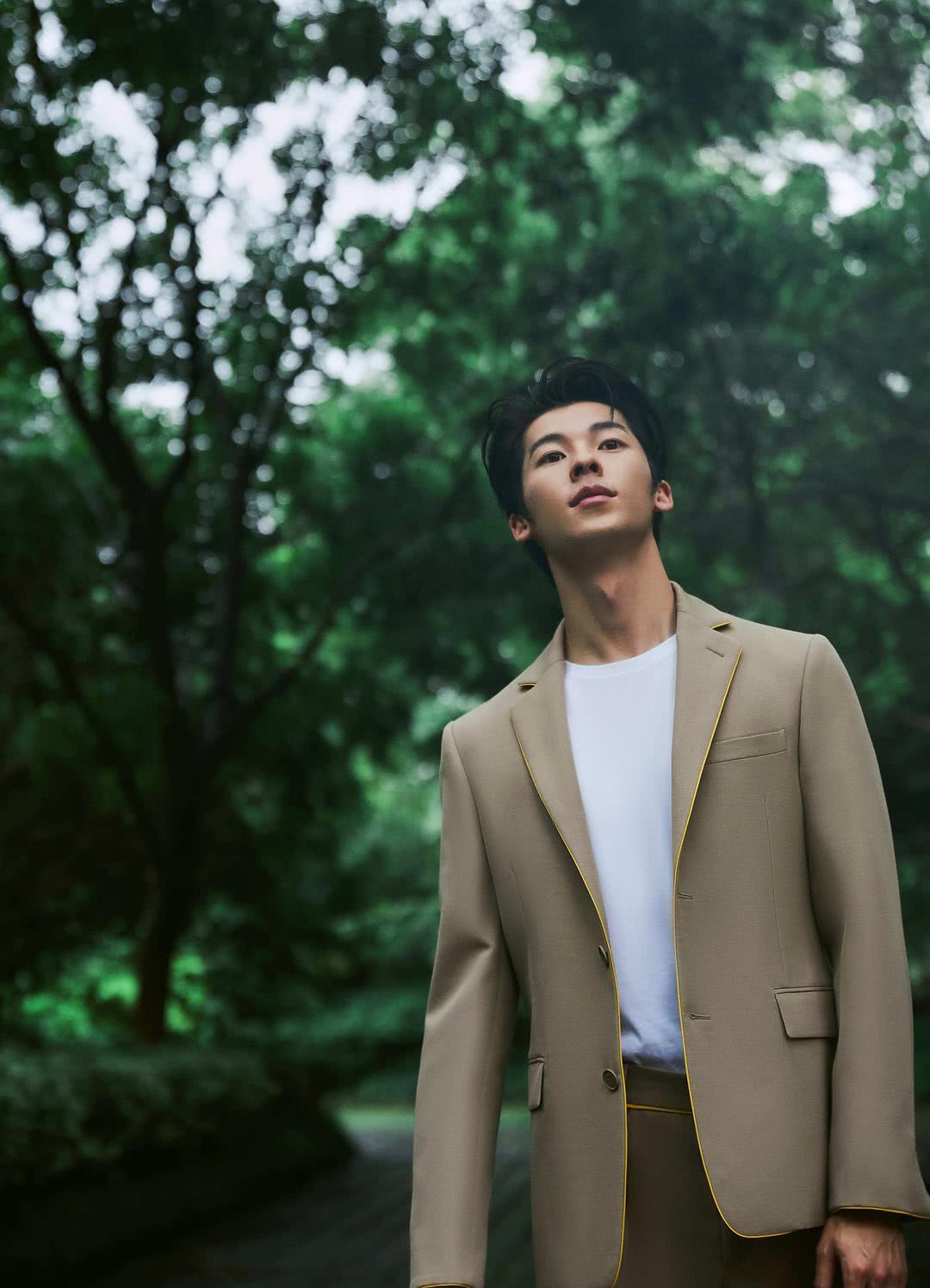 许光汉个人资料写真作品