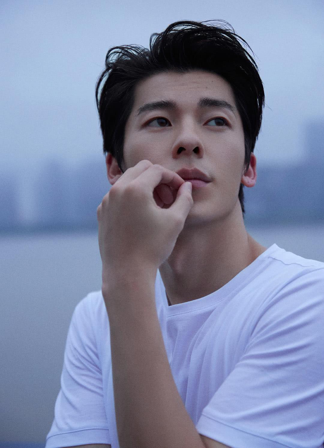 许光汉个人资料写真作品