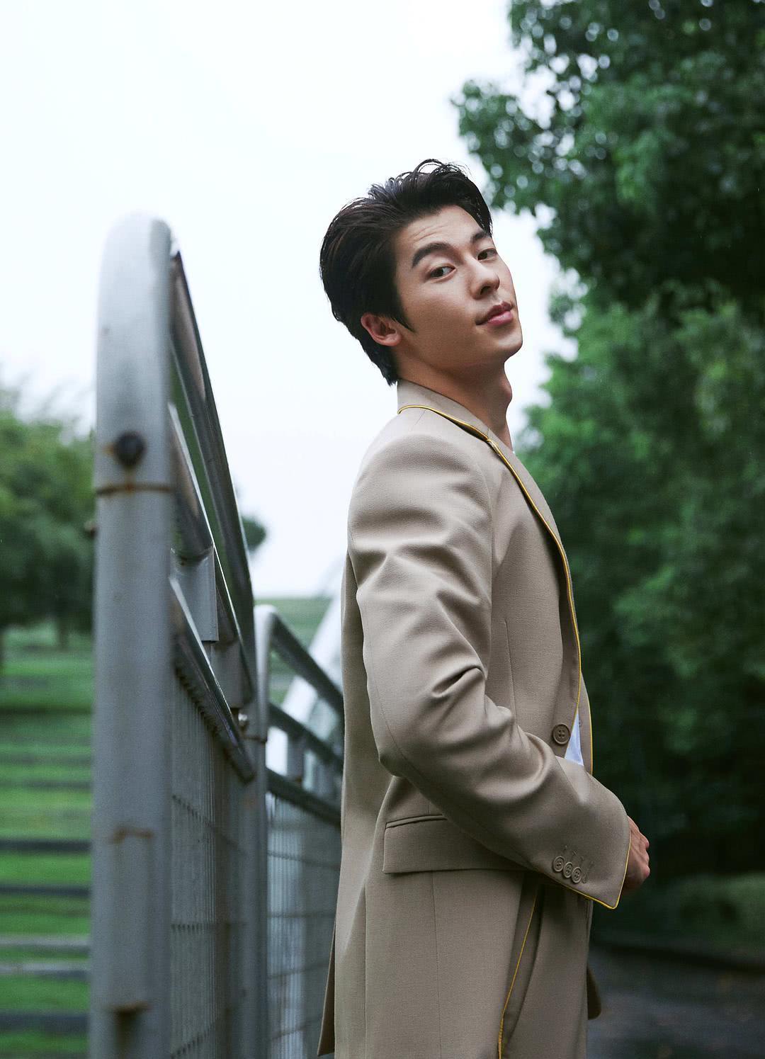 许光汉个人资料写真作品