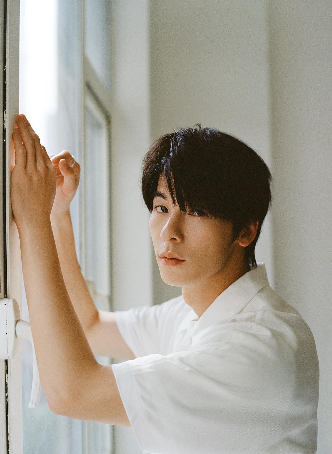 许光汉个人资料写真作品