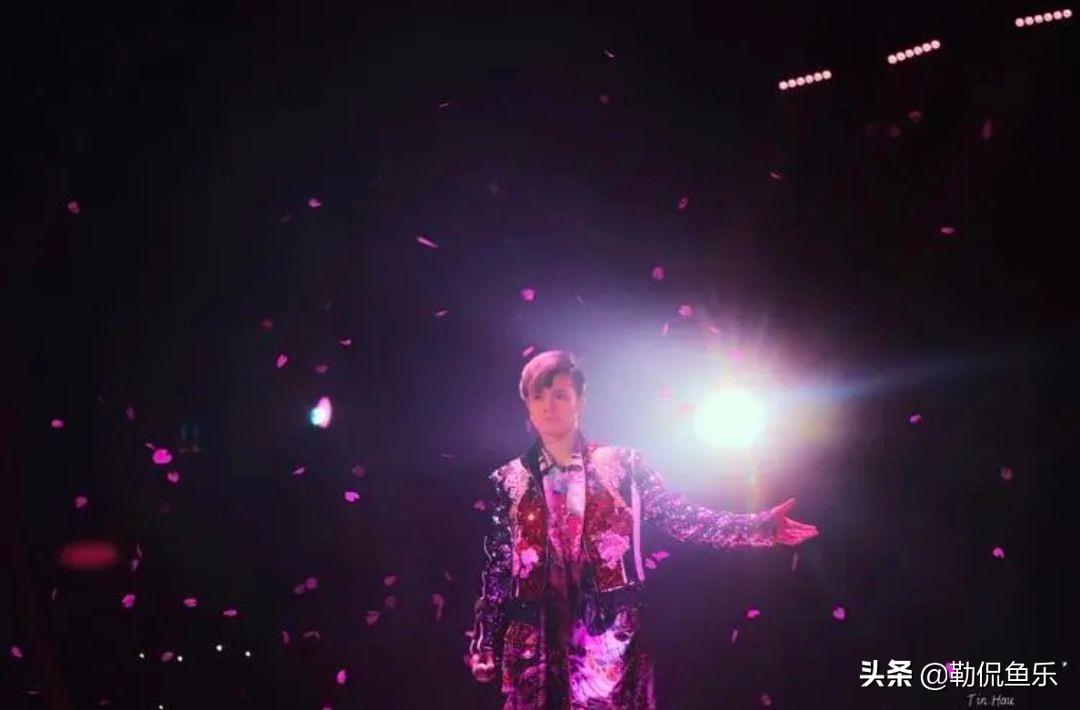 张敬轩为什么退出乐坛(揭秘歌手张敬轩封禁原因)