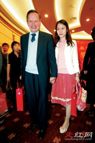 杨振宁与翁帆到底有没有孩子(年龄相差54岁的大跨度忘年夫妻)(5)_