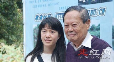 杨振宁与翁帆到底有没有孩子(年龄相差54岁的大跨度忘年夫妻)(4)_