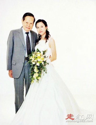 杨振宁与翁帆到底有没有孩子(年龄相差54岁的大跨度忘年夫妻)(3)_